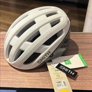 SMITH Glossy White Persist Bike Helmet